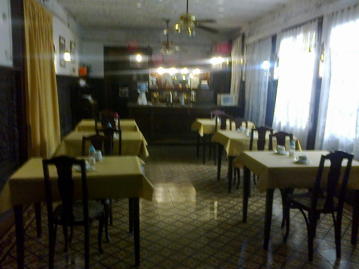 Hotel Plaza Трес Аройос Екстериор снимка